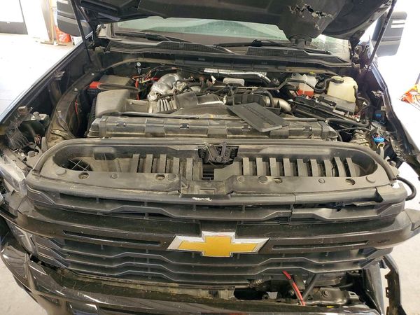2024 CHEVROLET SILVERADO Custom — Engine bay