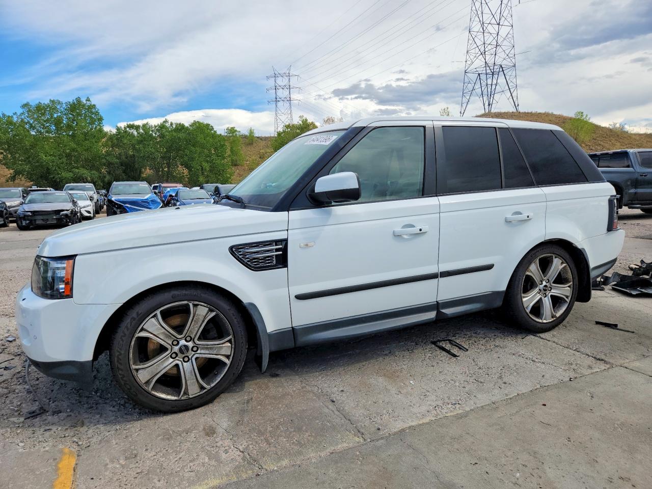 2012 LAND ROVER RANGEROVER HSE LUX — Front 3/4