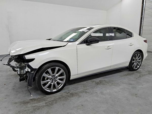 2020 MAZDA 3 — Front 3/4
