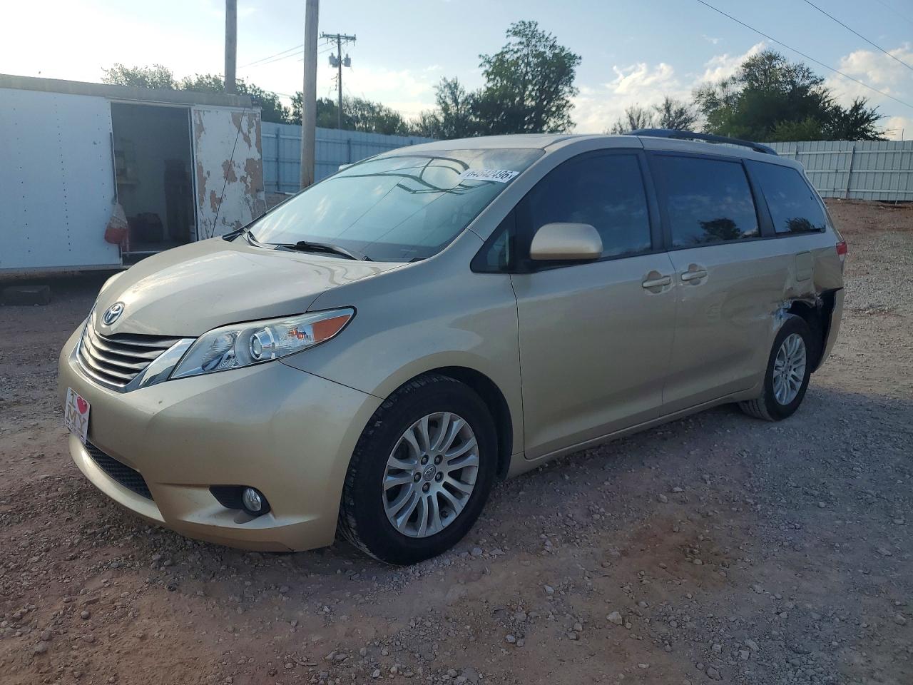 2014 TOYOTA SIENNA