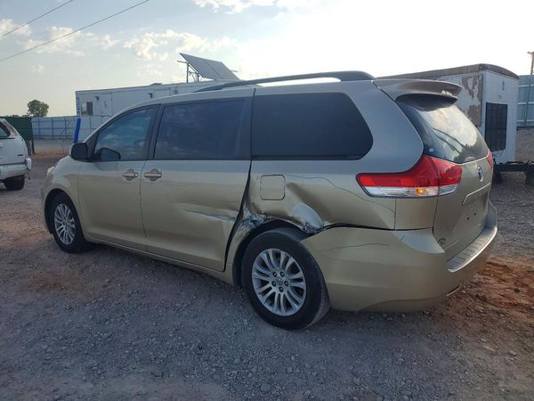 2014 TOYOTA SIENNA