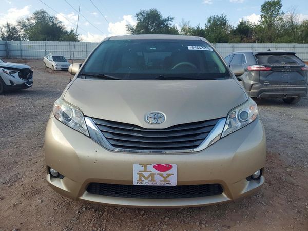 2014 TOYOTA SIENNA