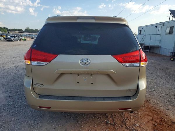 2014 TOYOTA SIENNA