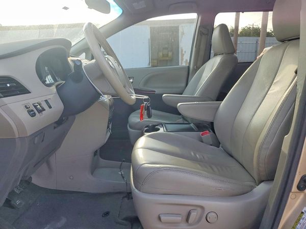 2014 TOYOTA SIENNA