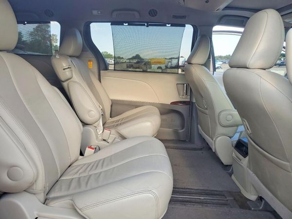 2014 TOYOTA SIENNA