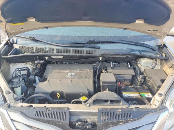 2014 TOYOTA SIENNA