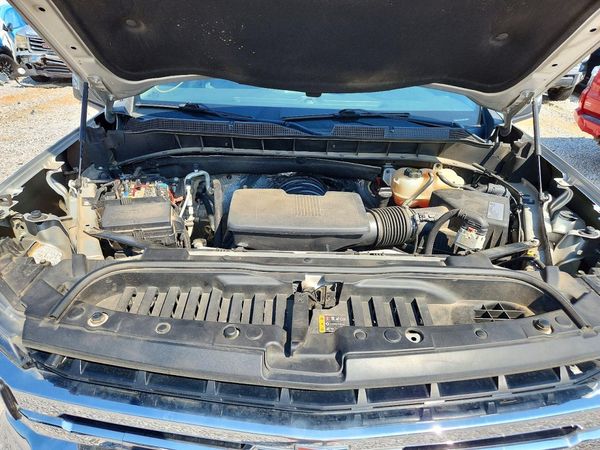 2020 CHEVROLET SILVERADO LT — Engine bay