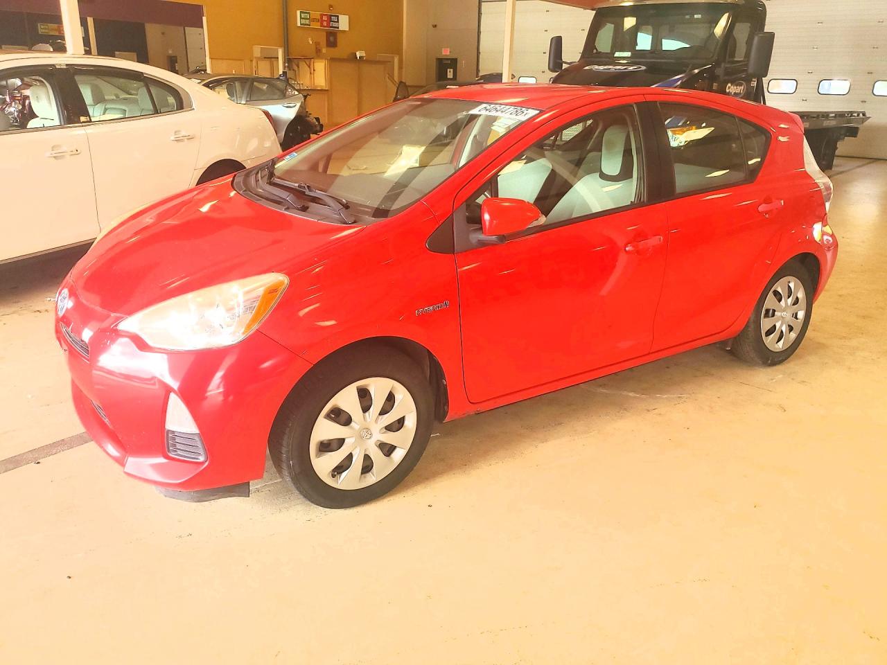 2014 TOYOTA PRIUS C ON