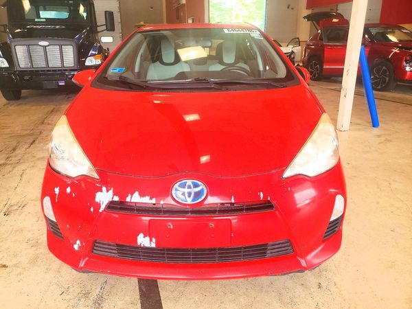 2014 TOYOTA PRIUS C ON