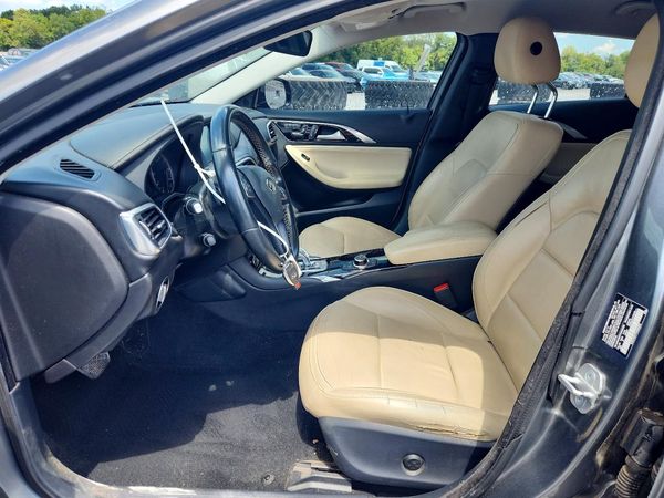 2017 INFINITI QX30