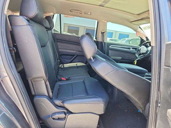2022 VOLKSWAGEN ATLAS SE w/ Tech