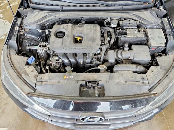 2020 HYUNDAI ELANTRA — Engine bay