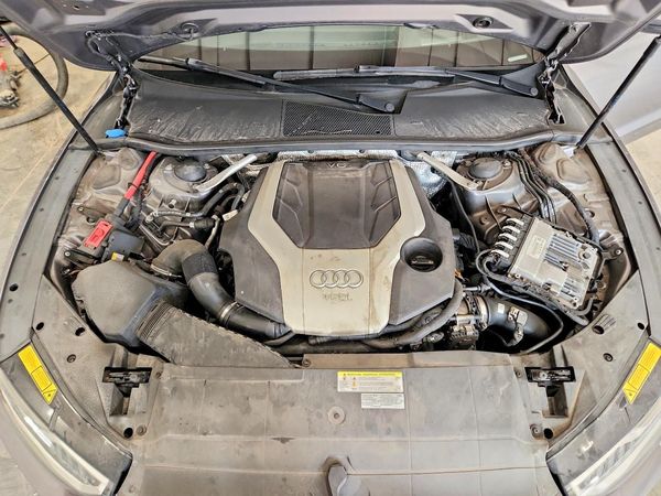 2019 AUDI A7 quattro Prestige — Engine bay