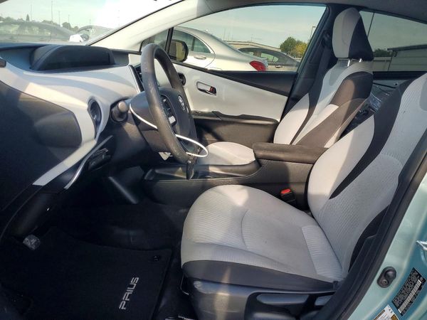 2016 TOYOTA PRIUS One/Two