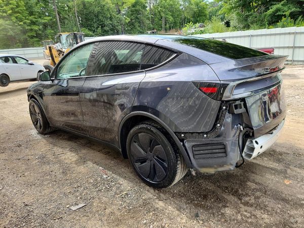 2026 TESLA MODEL Y