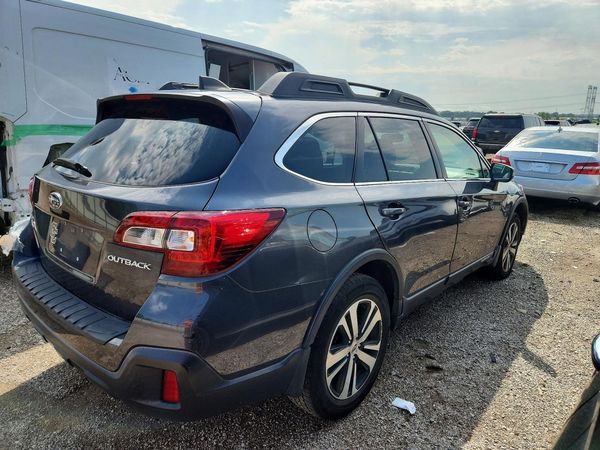2018 SUBARU OUTBACK Limited+M/R