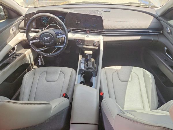 2025 HYUNDAI ELANTRA