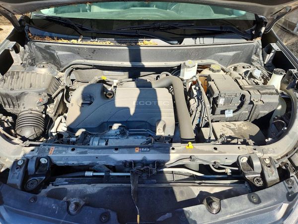 2019 CHEVROLET EQUINOX LT (1LT) — Engine bay
