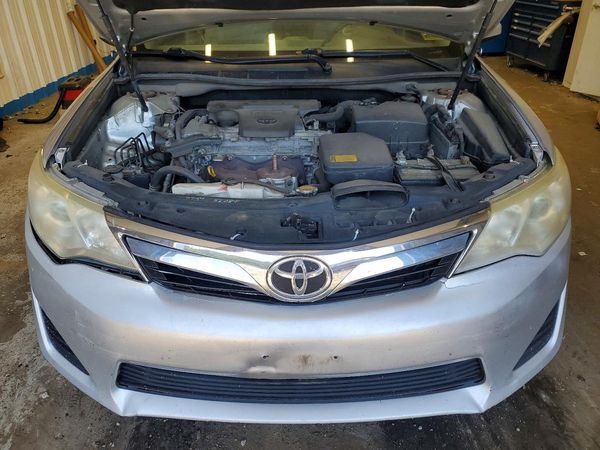 2012 TOYOTA CAMRY — Engine bay