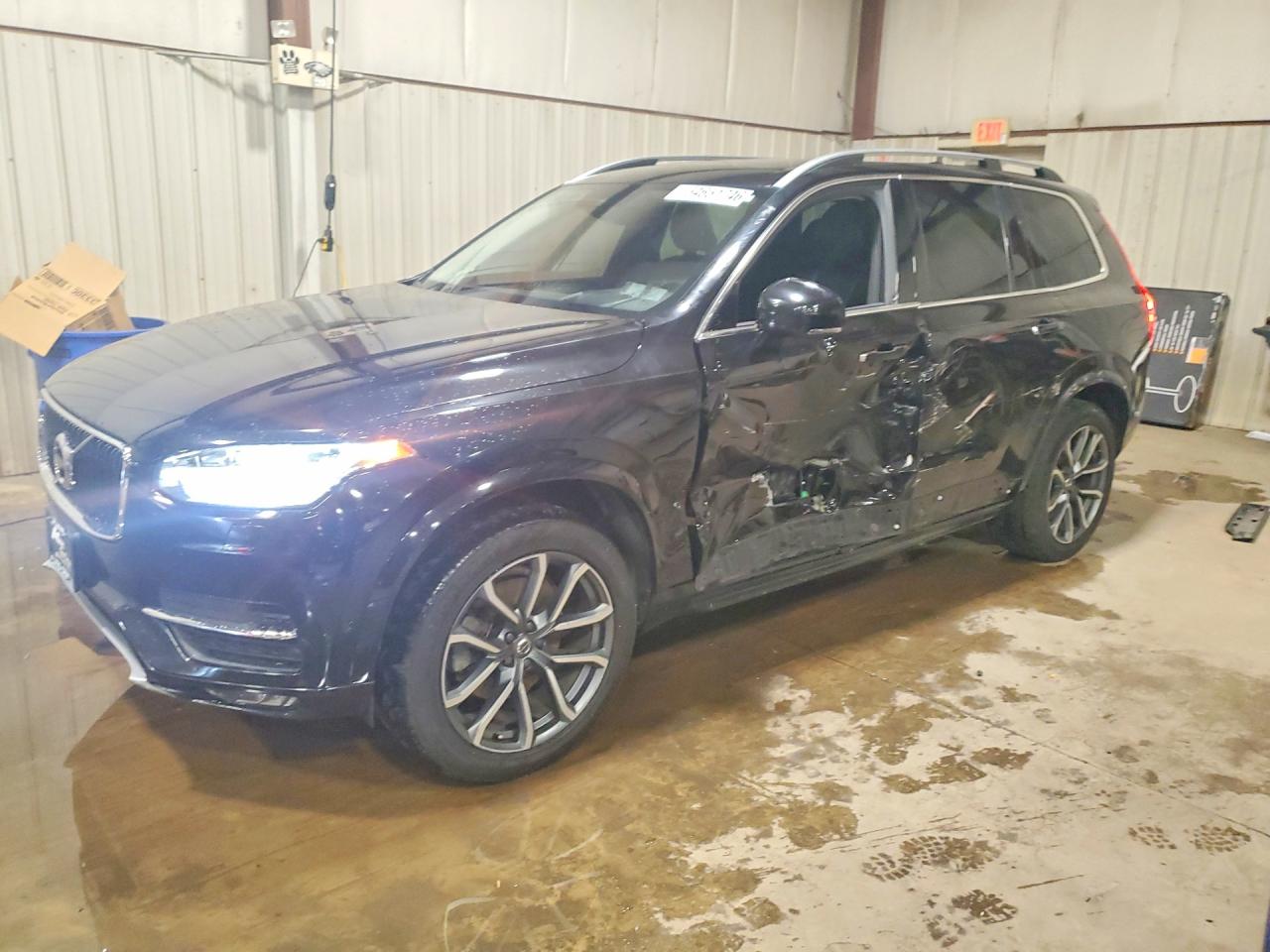2017 VOLVO XC90 Momentum