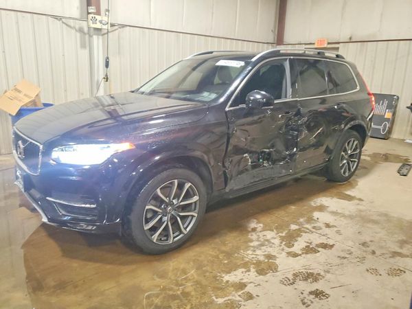 2017 VOLVO XC90 Momentum