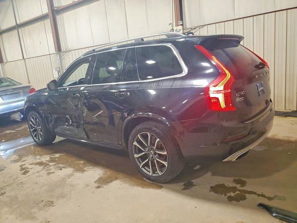 2017 VOLVO XC90 Momentum
