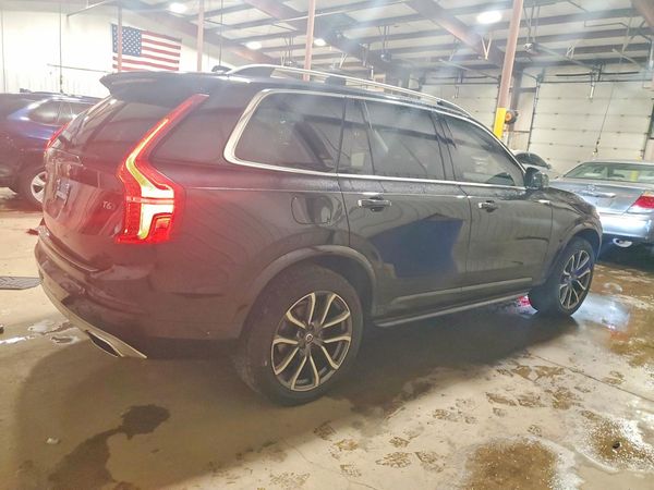 2017 VOLVO XC90 Momentum