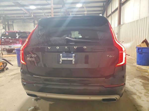 2017 VOLVO XC90 Momentum