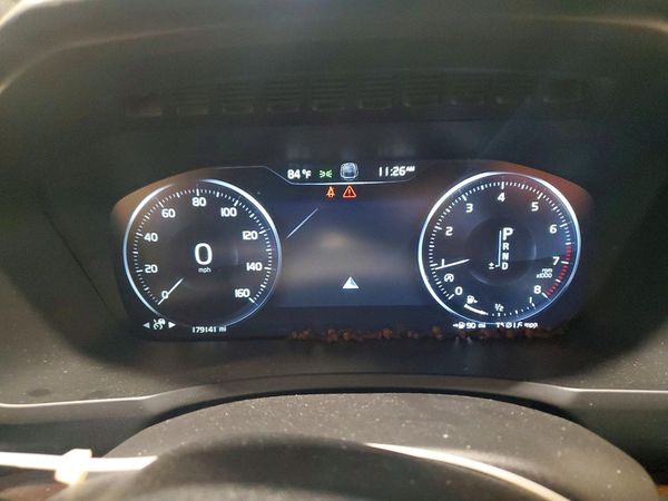 2017 VOLVO XC90 Momentum