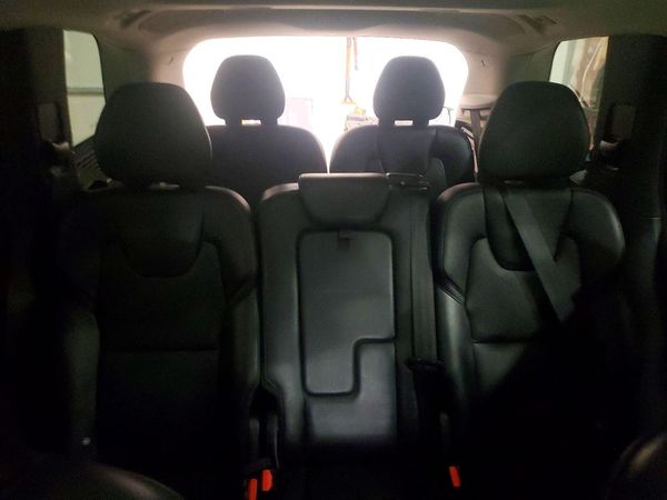 2017 VOLVO XC90 Momentum