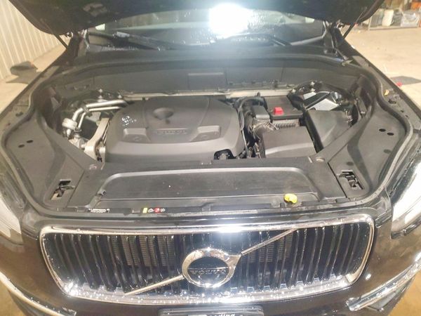 2017 VOLVO XC90 Momentum