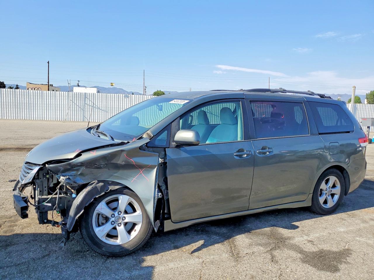 2013 TOYOTA SIENNA