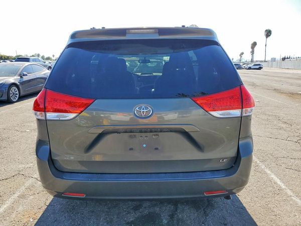 2013 TOYOTA SIENNA