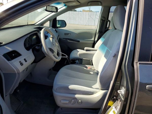2013 TOYOTA SIENNA