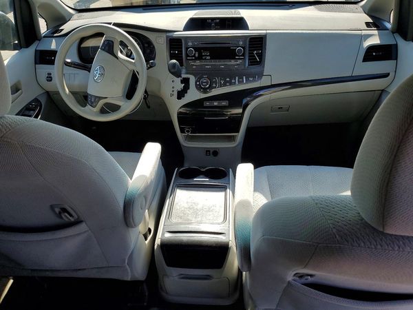 2013 TOYOTA SIENNA