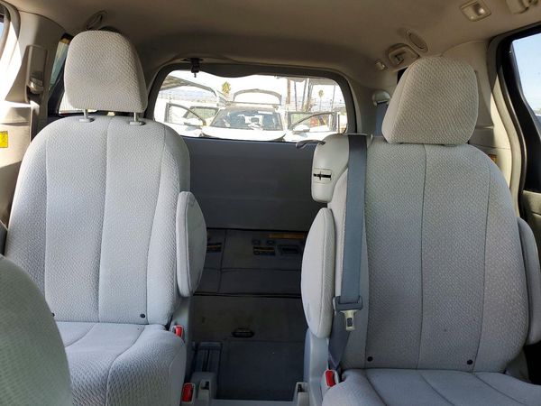 2013 TOYOTA SIENNA