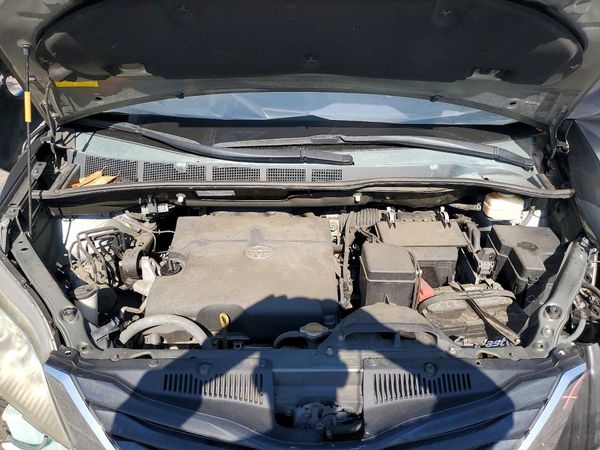 2013 TOYOTA SIENNA