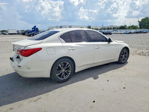 2015 INFINITI Q50