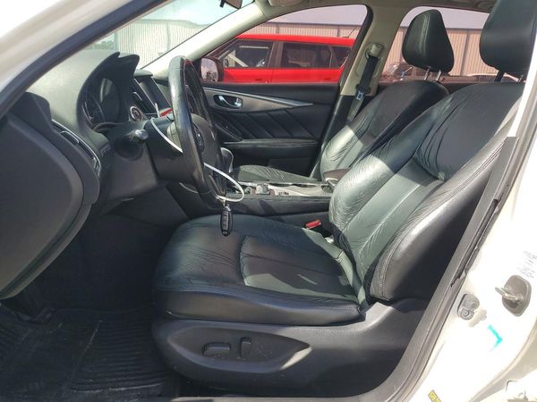 2015 INFINITI Q50