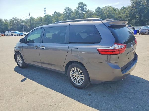 2017 TOYOTA SIENNA