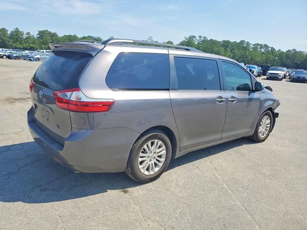2017 TOYOTA SIENNA