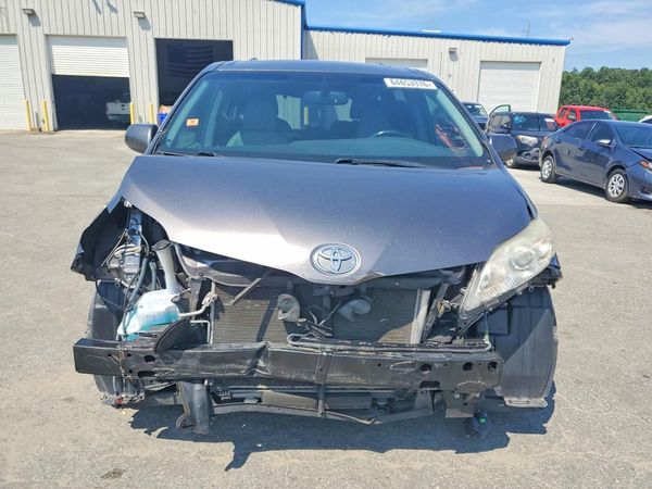 2017 TOYOTA SIENNA