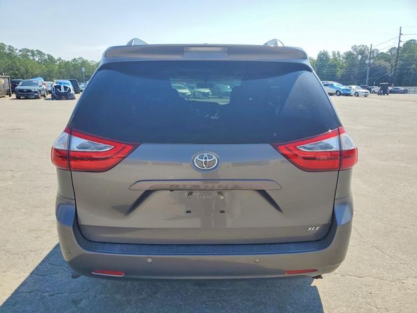 2017 TOYOTA SIENNA