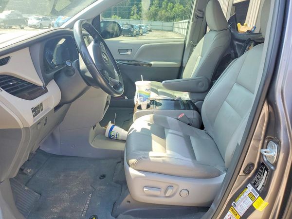 2017 TOYOTA SIENNA