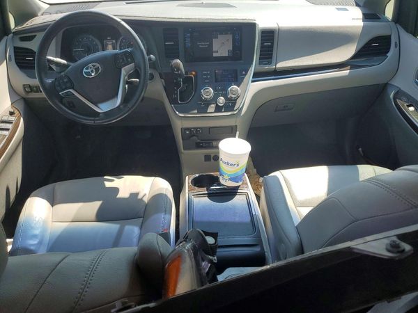 2017 TOYOTA SIENNA