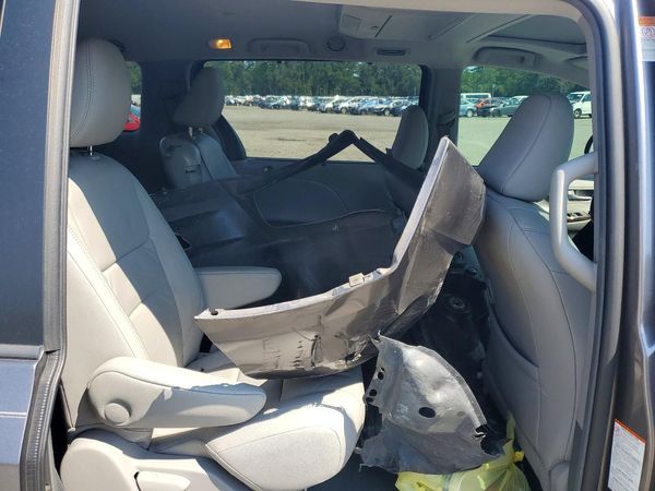 2017 TOYOTA SIENNA