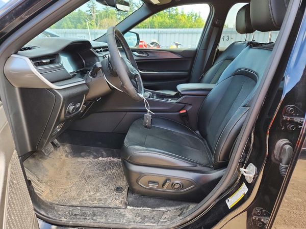2025 JEEP GRAND CHEROKEE Laredo, Altitude