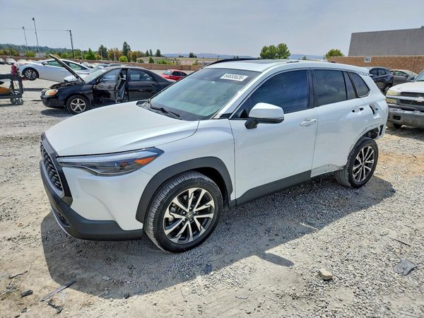 2022 TOYOTA COROLLA CROSS XLE