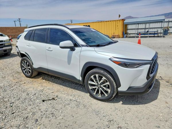 2022 TOYOTA COROLLA CROSS XLE