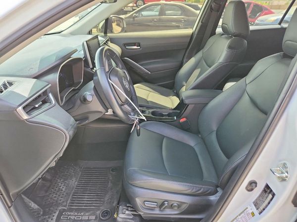 2022 TOYOTA COROLLA CROSS XLE